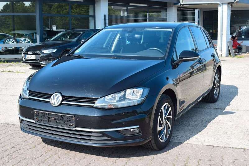 Schwarz Gebraucht 2017 VW Golf VII Sound Kleinwagen | 8.399 € (Guter Preis) - Bild 1/4
