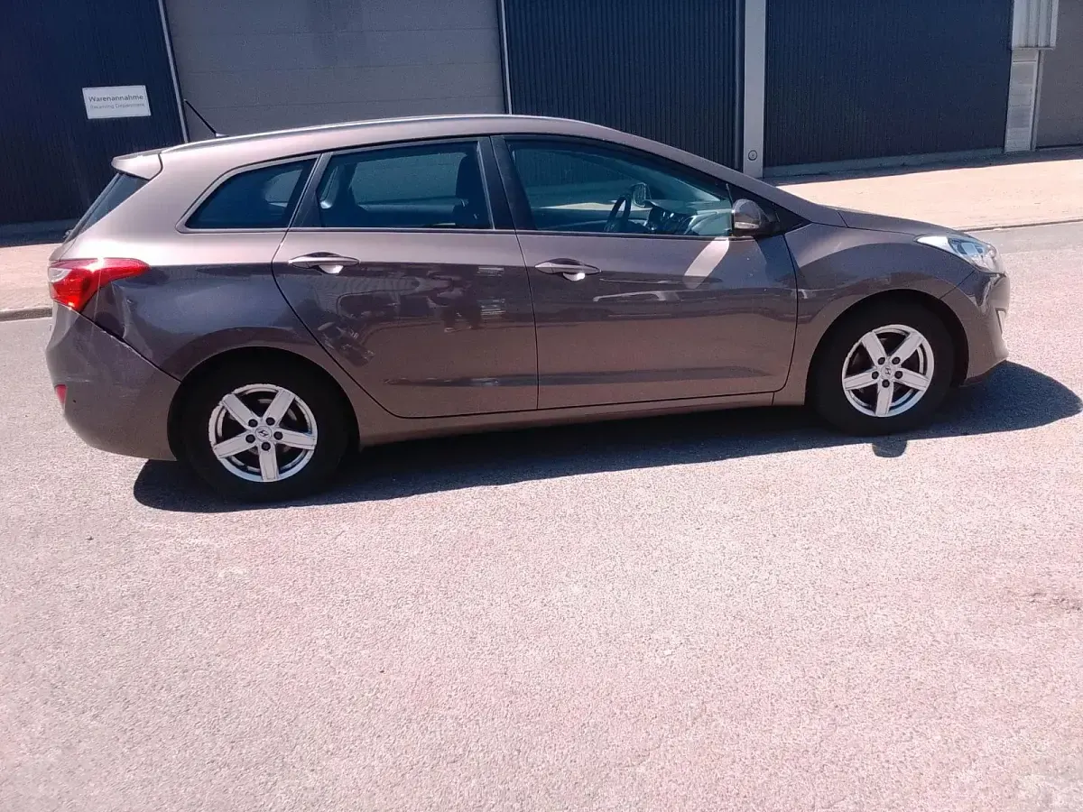 Gebraucht Hyundai i30 90 PS (66 kW) 2013 Grau Kombi