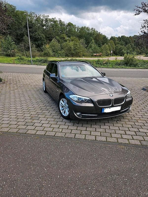 Braun Gebraucht 2010 BMW 525 Kombi | 7.499 € (Superpreis) - Bild 1/4