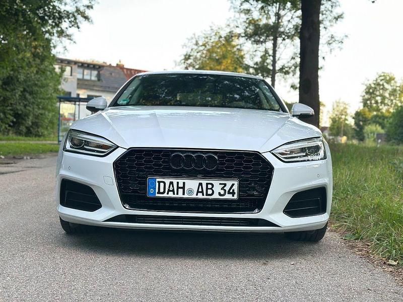 Weiß Gebraucht 2019 Audi A5 Sportback Design Limousine | 22.300 € (Superpreis) - Bild 1/4