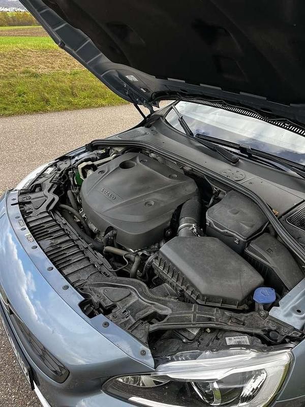Blau Gebraucht 2017 Volvo V60 CC Kombi | 16.500 € (Superpreis) - Bild 1/4