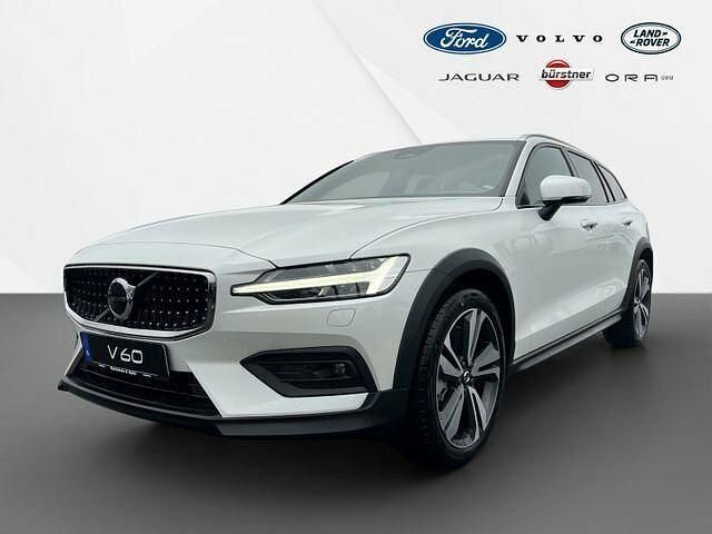 Gebraucht Volvo V60 CC Plus 250 PS (183 kW) 2022 Crystalwhite pearl Kombi