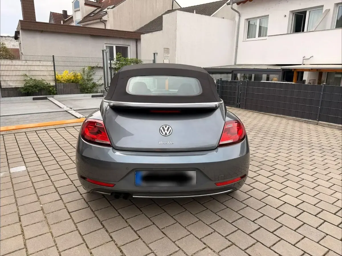 Gebraucht VW Beetle Sound 150 PS (110 kW) 2018 Grau Kleinwagen