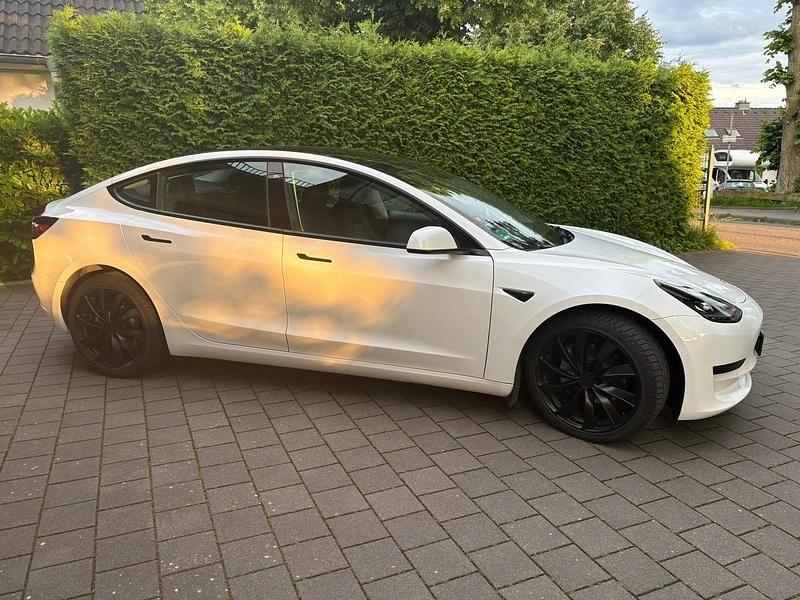 Gebraucht Tesla Model 3 Standard Range Plus 208 kW (283 PS) 2022 Weiß Limousine