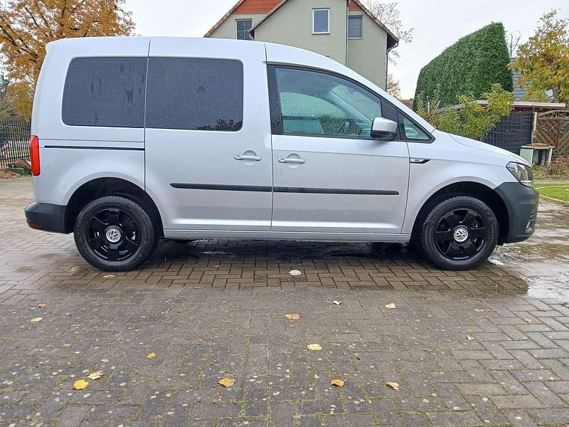 Second-hand VW Caddy 110 CP (80 kW) 2015 Argintiu Monovolum