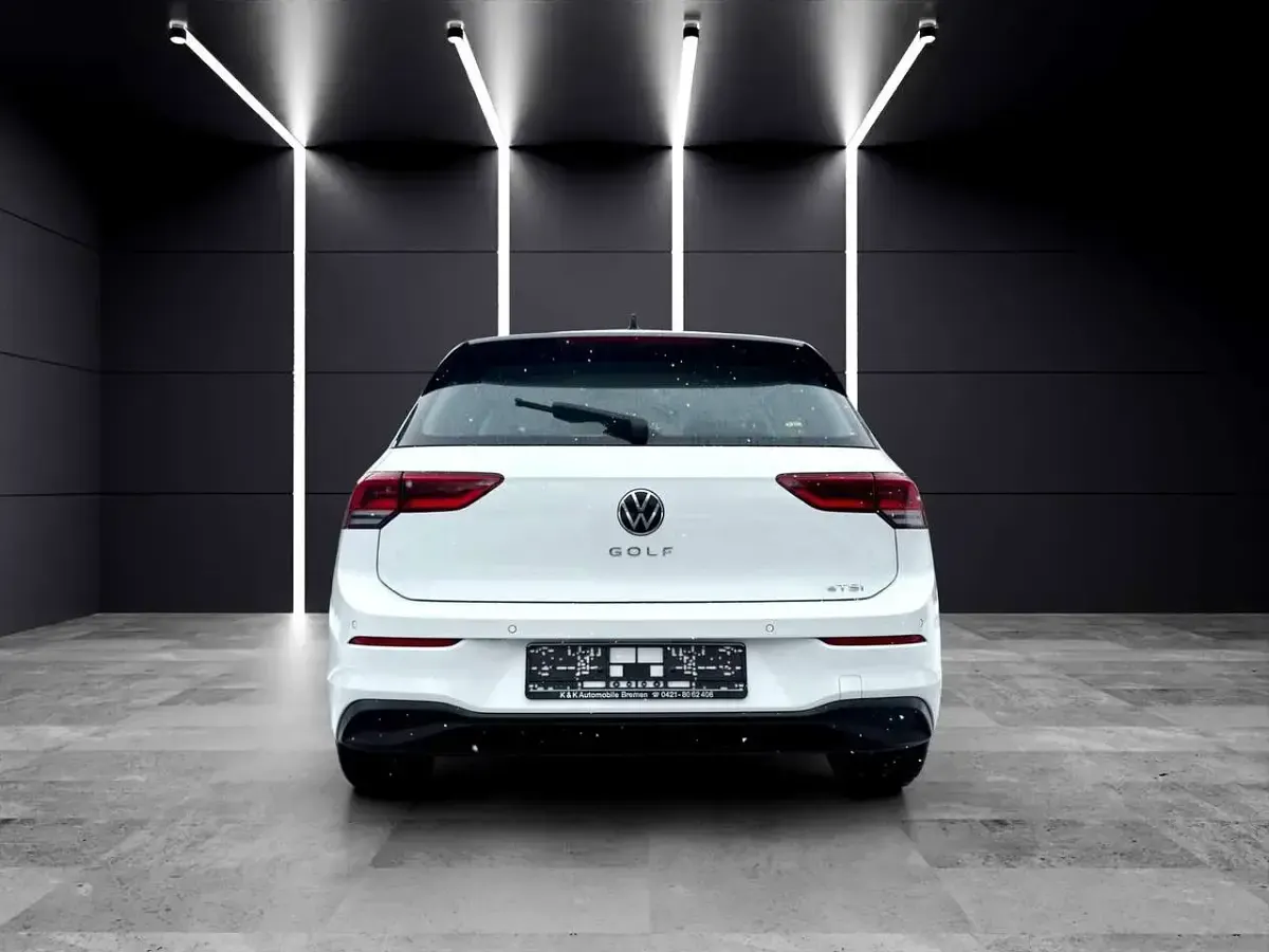 Gebraucht VW Golf VIII Life 110 PS (80 kW) 2021 Pure white Limousine