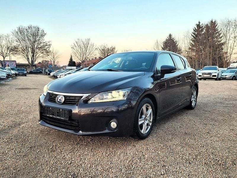 Braun Gebraucht 2011 Lexus CT200h Business Edition Limousine | 10.980 € (Fairer Preis) - Bild 1/4