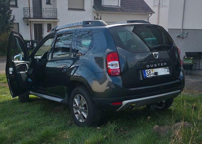 Gebraucht Dacia Duster Celebration 109 PS (80 kW) 2015 Grau SUV