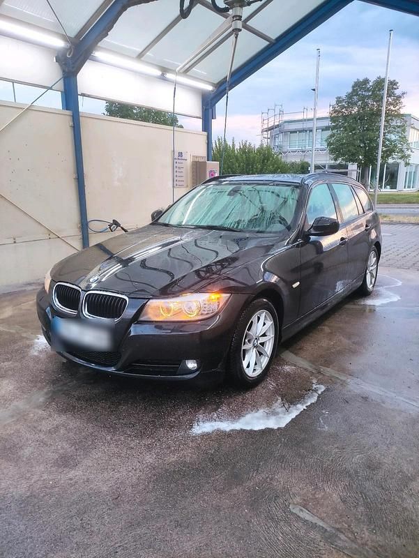 Schwarz Gebraucht 2010 BMW 320 Kombi | 4.499 € (Fairer Preis) - Bild 1/4