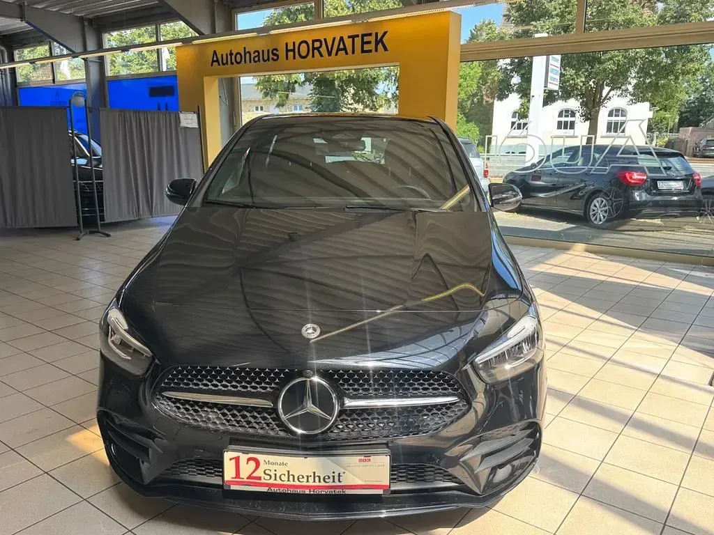 Gebraucht Mercedes B200 AMG line 163 PS (119 kW) 2023 Schwarz Kleinwagen