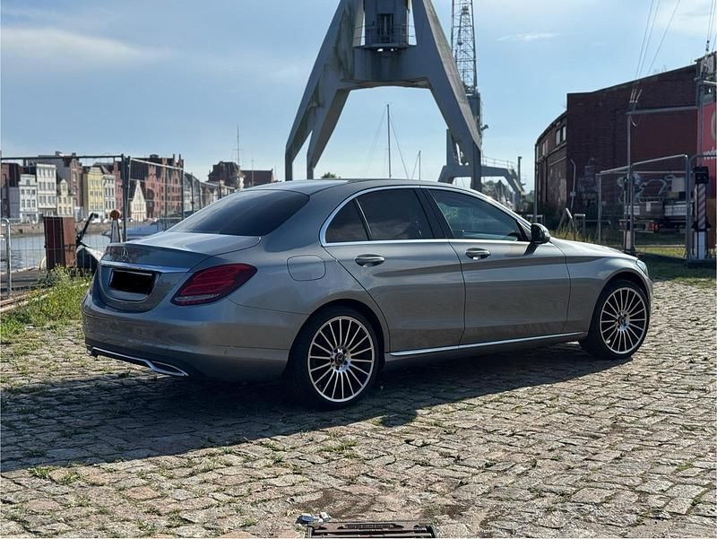 Grau Gebraucht 2015 Mercedes C220 Limousine | 17.999 € (Fairer Preis) - Bild 1/4