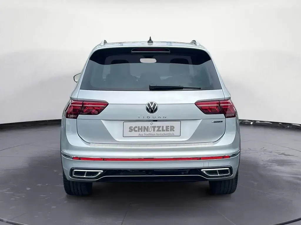 Gebraucht VW Tiguan R-line 200 PS (147 kW) 2024 Reflexsilber metallic SUV