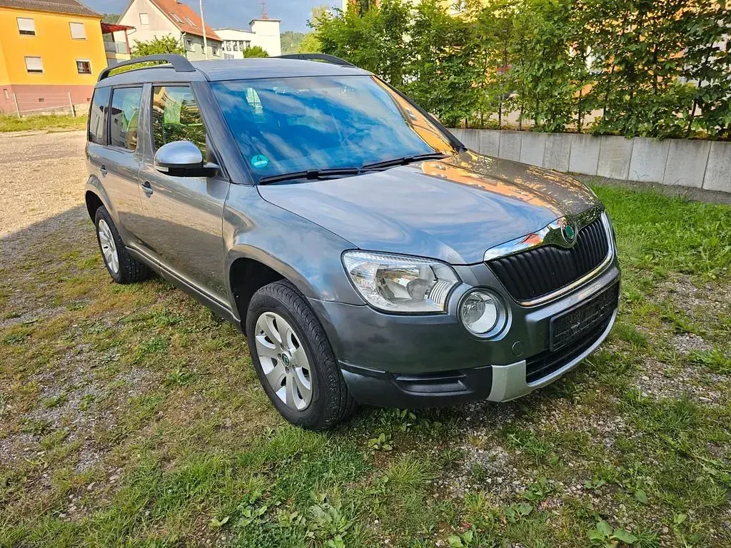 Gebraucht Skoda Yeti Elegance 105 PS (77 kW) 2011 Grau SUV