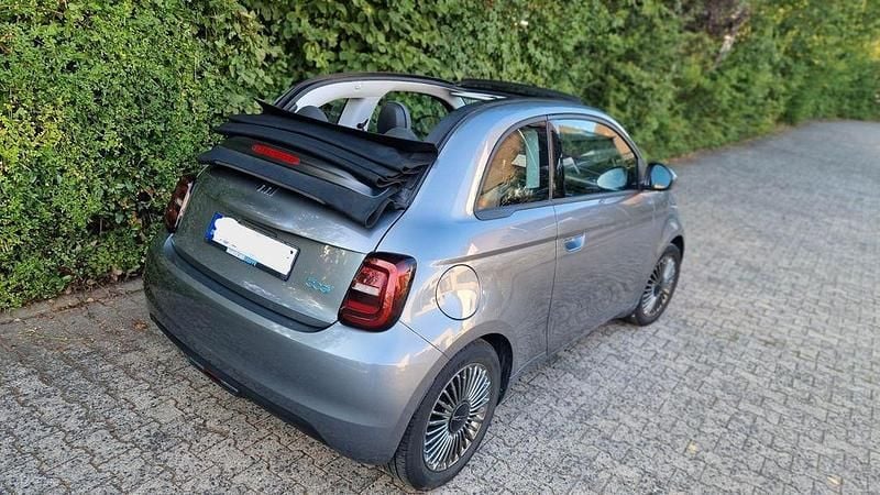Grau Gebraucht 2022 Fiat 500e Icon Cabrio | 15.800 € (Superpreis) - Bild 1/4