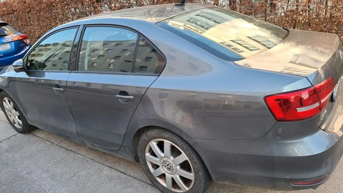 Gebraucht VW Jetta 125 PS (91 kW) 2015 Grau Limousine