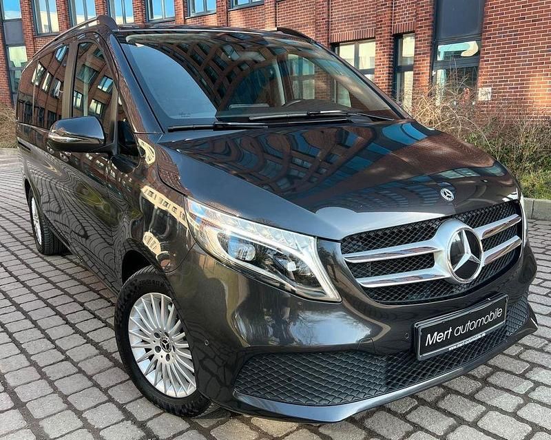 Gebraucht Mercedes V300 237 PS (174 kW) 2022 Grau Van / Kleinbus