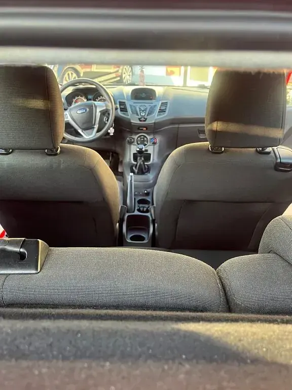 Gebraucht Ford Fiesta Ambiente 60 PS (44 kW) 2016 Rot Kleinwagen