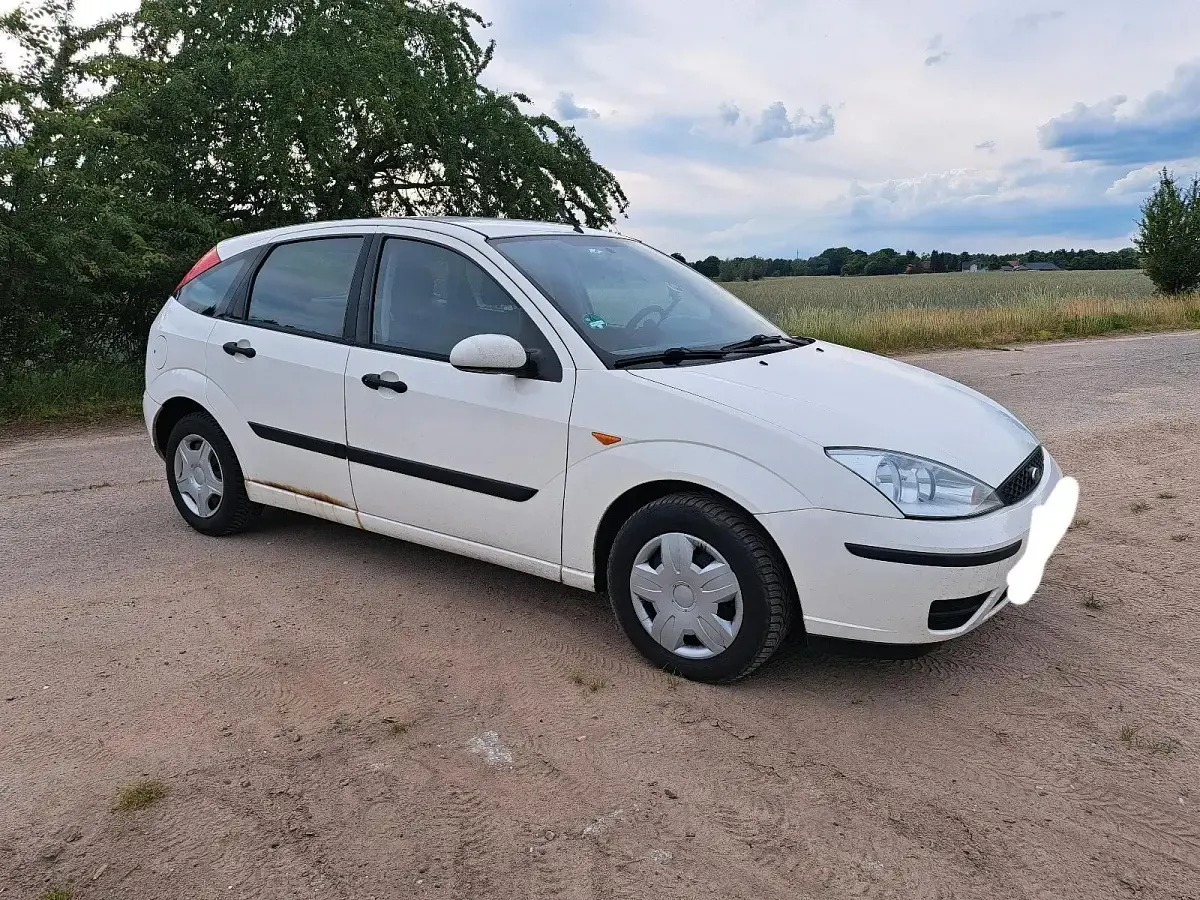 Gebraucht Ford Focus 100 PS (73 kW) 2003 Weiß Kleinwagen