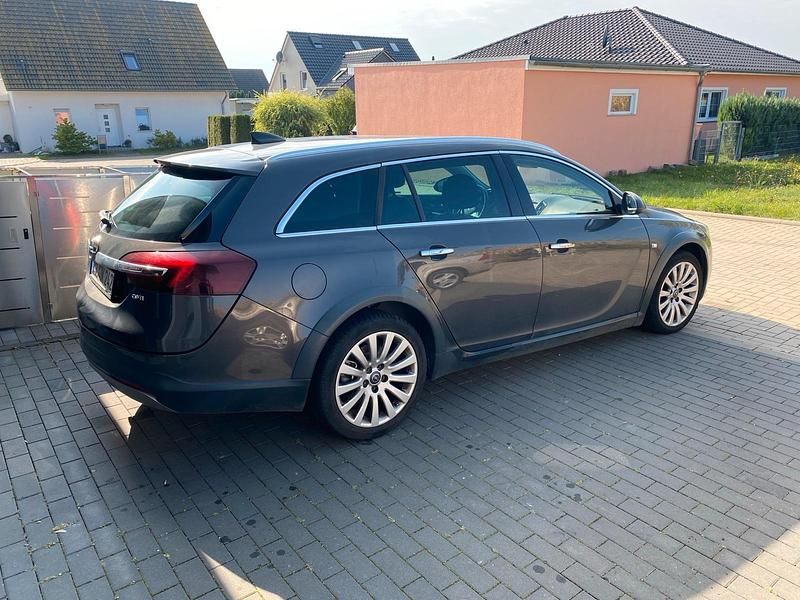 Grau Gebraucht 2016 Opel Insignia Kombi | 8.299 € (Fairer Preis) - Bild 1/4