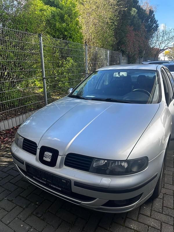 Second-hand Seat Leon 105 CP (77 kW) 2004 Argintiu Hatchback