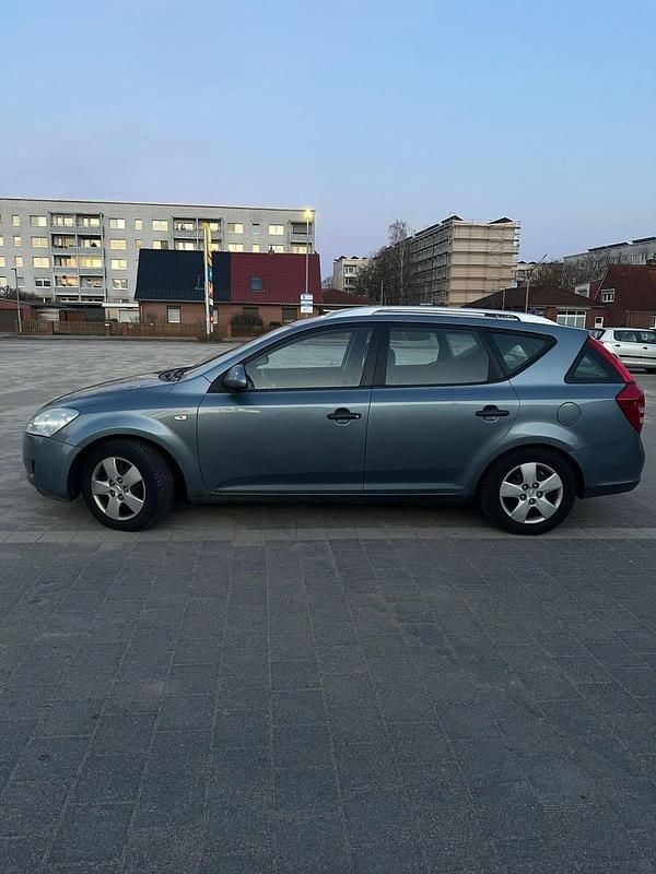 Gebraucht Kia Ceed 115 PS (84 kW) 2008 Grau Kleinwagen