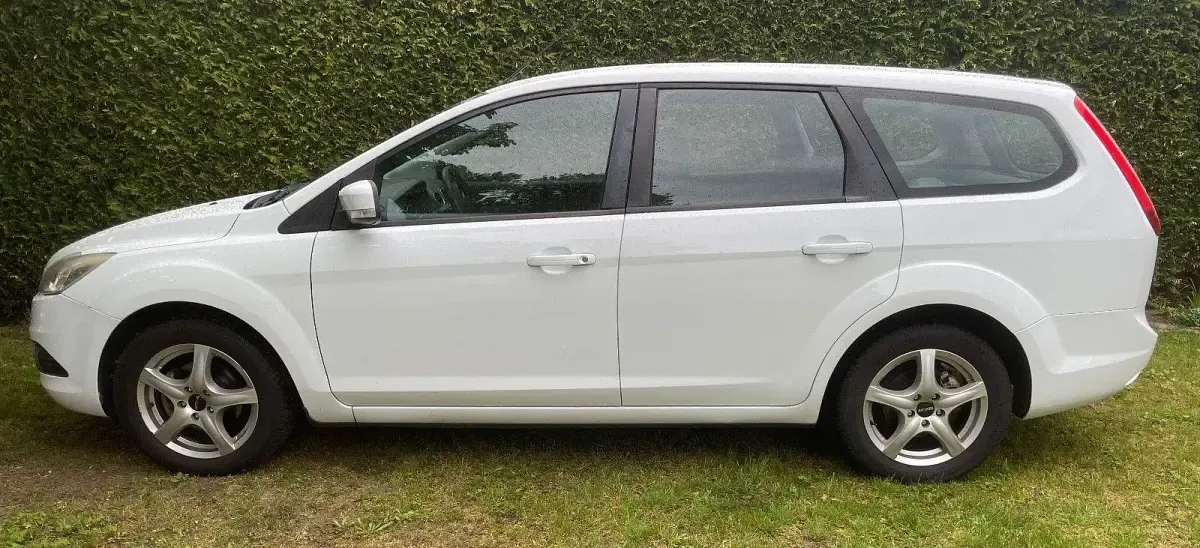 Używany Ford Focus 109 KM (80 kW) 2006 Biały Kombi