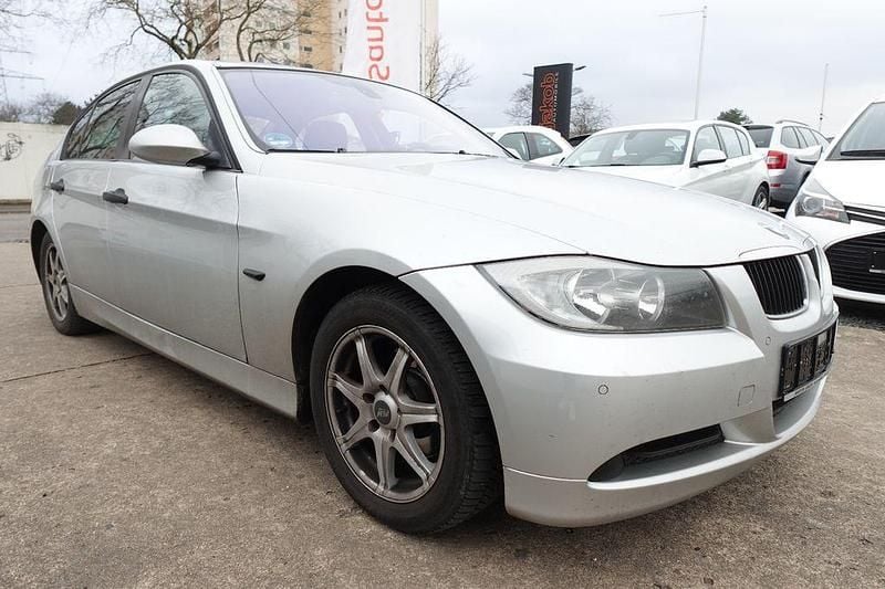 Silber Gebraucht 2006 BMW 318 Comfort Edition Limousine | 1.490 € (Superpreis) - Bild 1/4