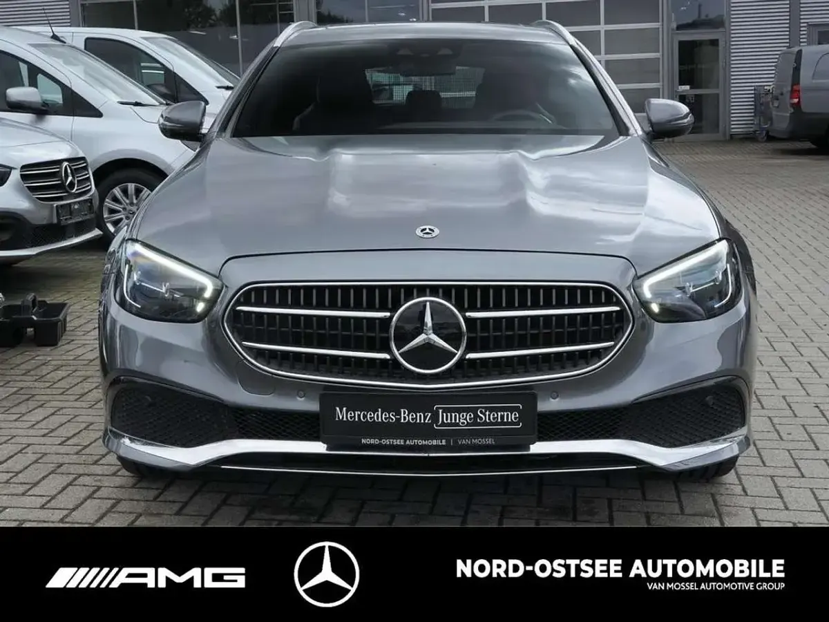 Gebraucht Mercedes E450 Avantgarde 367 PS (269 kW) 2022 Metalliclack selenitgrau Kombi