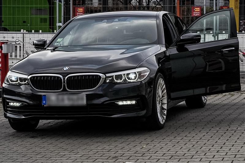 Schwarz Gebraucht 2017 BMW 530 Limousine | 24.000 € (Fairer Preis) - Bild 1/4