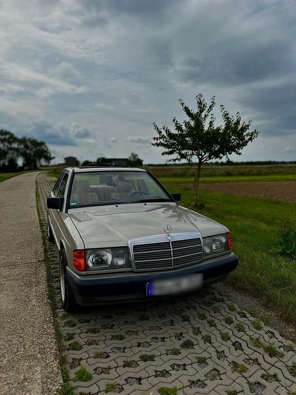 Gebraucht Mercedes 190 109 PS (80 kW) 1992 Gold Limousine