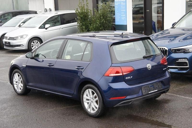 Gebraucht VW Golf VII 131 PS (96 kW) 2019 Blau Limousine