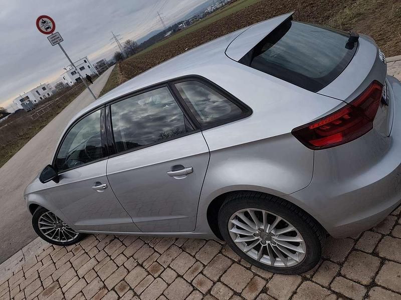Gebraucht Audi A3 Attraction 110 PS (80 kW) 2015 Silber Kombi