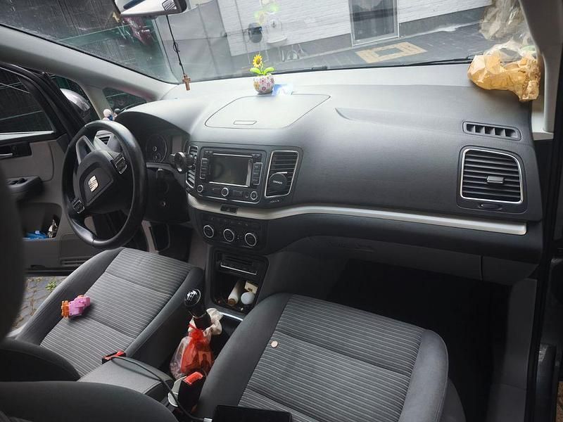 Silber Gebraucht 2014 Seat Alhambra Ecomotive Van / Kleinbus | 8.500 € (Guter Preis) - Bild 1/4