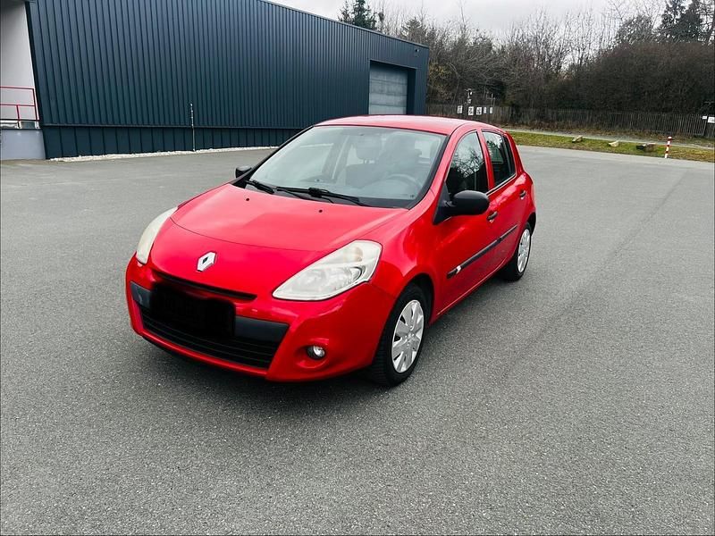 Gebraucht Renault Clio II Expression 75 PS (55 kW) 2009 Rot Kleinwagen