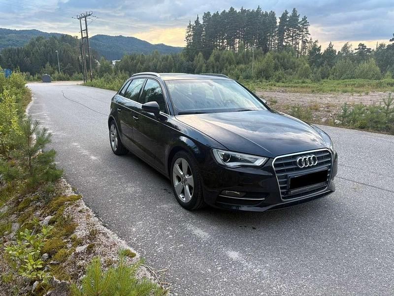 Schwarz Gebraucht 2014 Audi A3 Sportback Ambiente Kombi | 10.790 € (Fairer Preis) - Bild 1/4