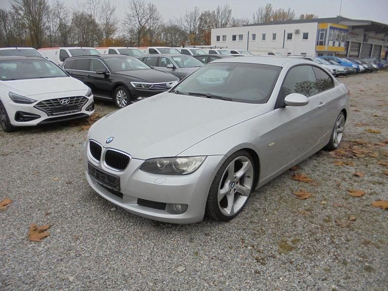 Titansilber Gebraucht 2008 BMW 320 Coupé | 6.990 € (Fairer Preis) - Bild 1/4