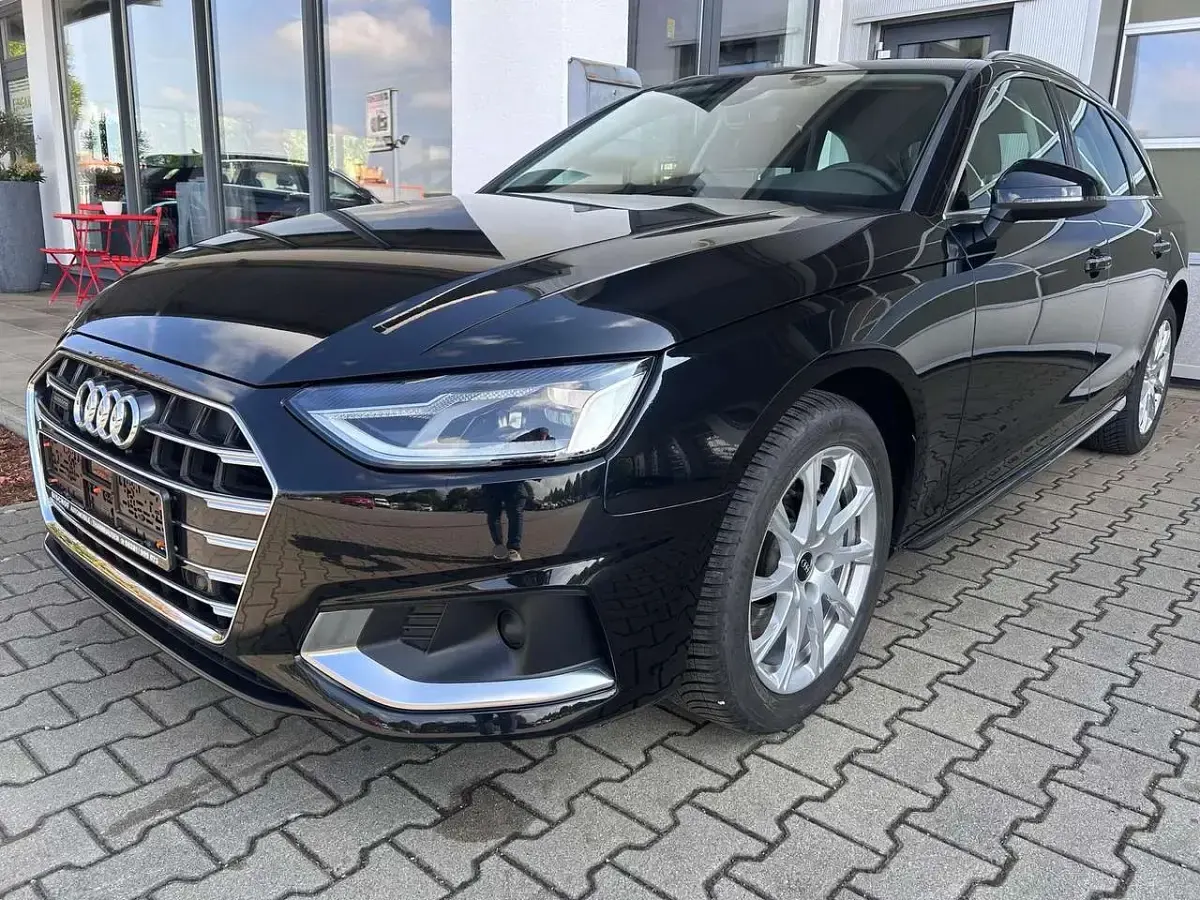 Używany Audi A4 Advanced 204 KM (150 kW) 2023 Czarny Kombi