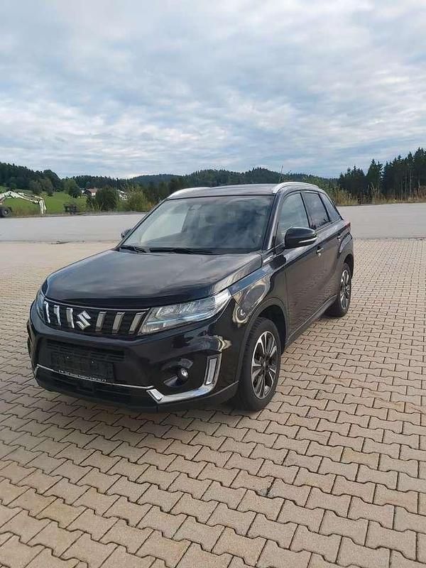Schwarz Gebraucht 2020 Suzuki Vitara SUV | 11.800 € (Superpreis) - Bild 1/4