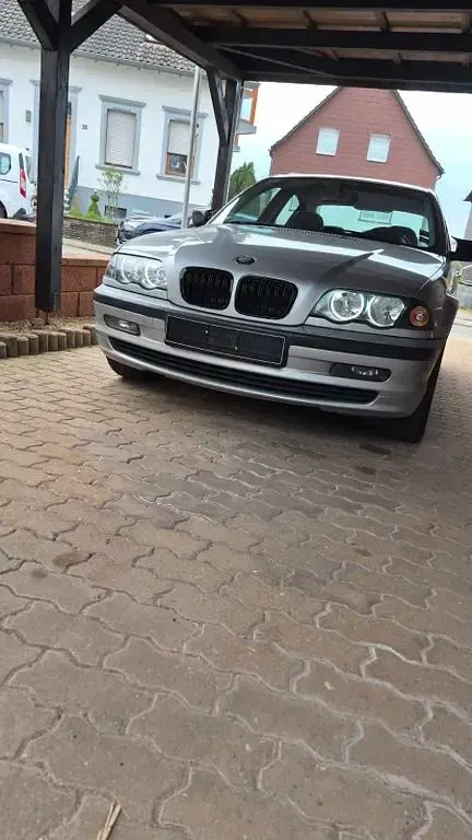 Gebraucht BMW 320 150 PS (110 kW) 2000 Silber Limousine