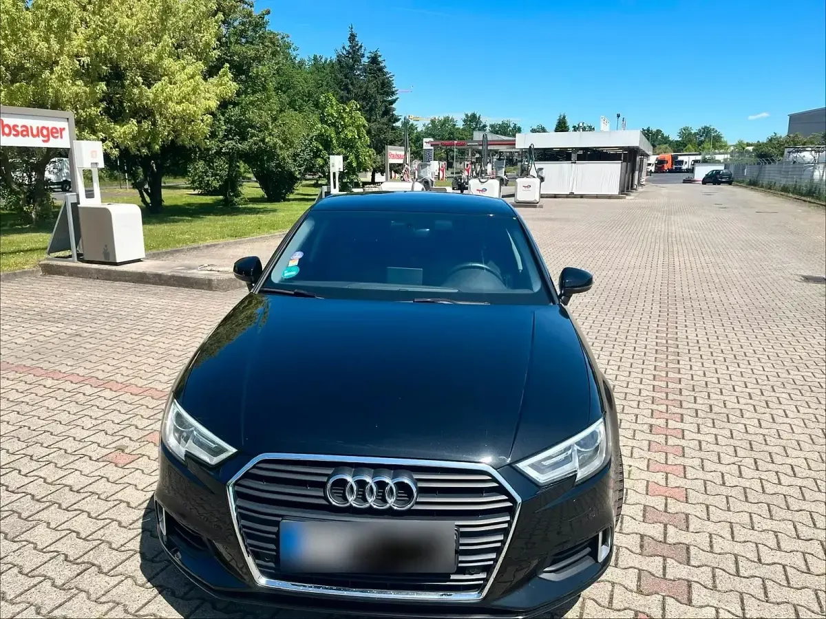 Gebraucht Audi A3 Design 116 PS (85 kW) 2017 Schwarz Limousine
