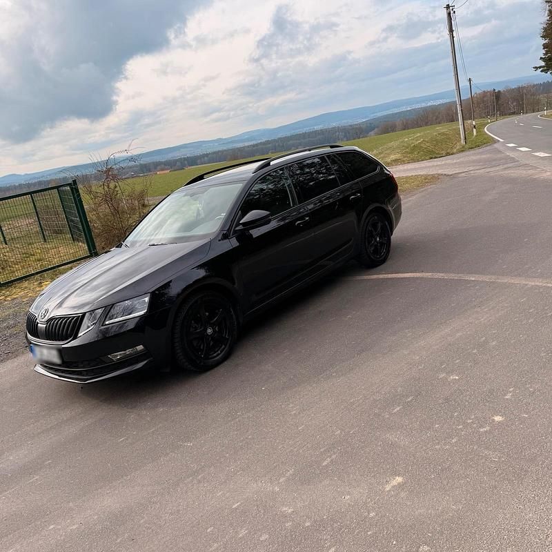 Second-hand Skoda Octavia Ambition 150 CP (110 kW) 2019 Negru Break