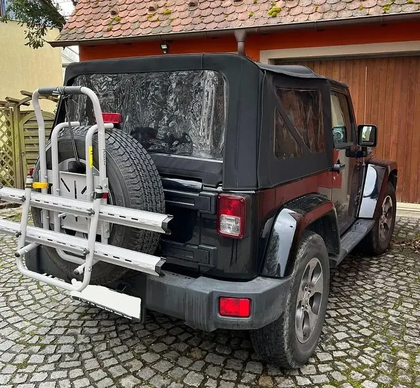 Gebraucht Jeep Wrangler Sahara 200 PS (147 kW) 2017 Black clear coat SUV
