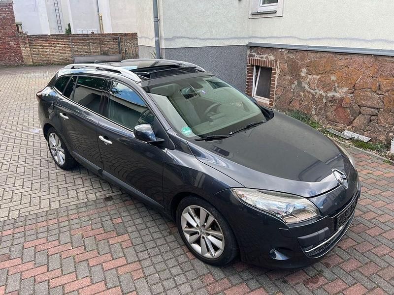 Schwarz Gebraucht 2010 Renault Mégane III Luxe Limousine | 4.444 € (Etwas zu teuer) - Bild 1/4
