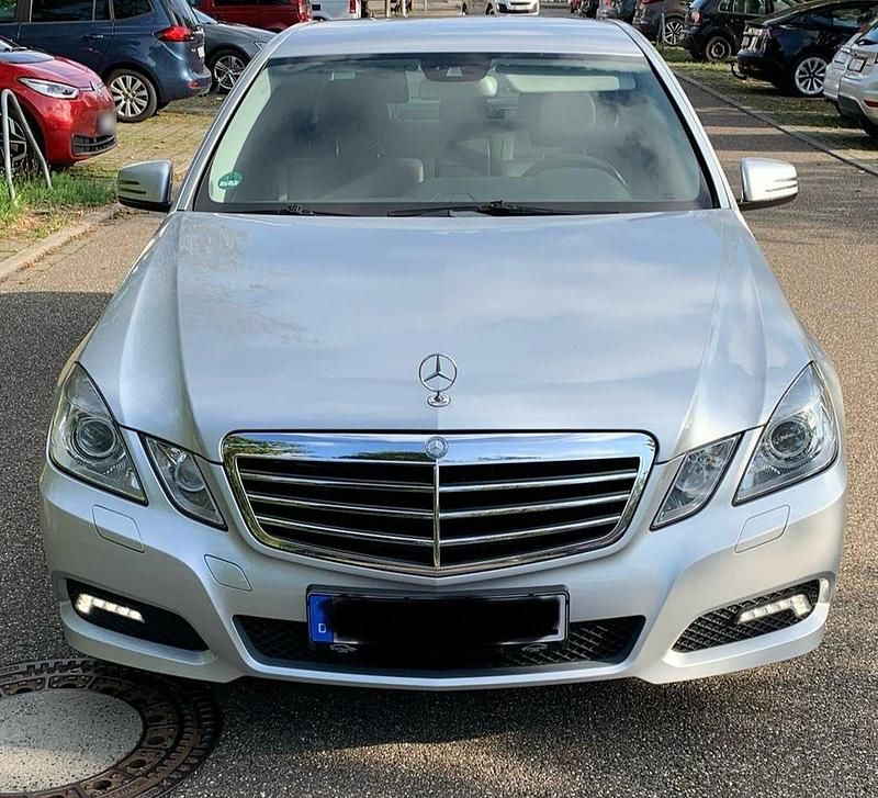 Gebraucht Mercedes E350 Avantgarde 292 PS (214 kW) 2009 Grau Limousine