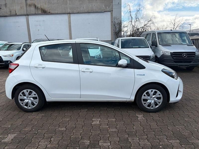 Gebraucht Toyota Yaris Hybrid Comfort 75 PS (55 kW) 2019 Weiß Kleinwagen