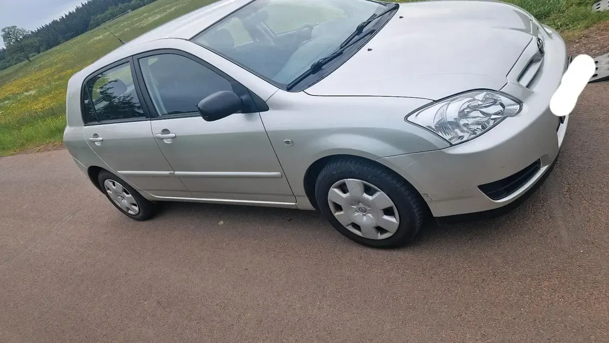 Używany Toyota Corolla 110 KM (80 kW) 2005 Srebrny Hatchback