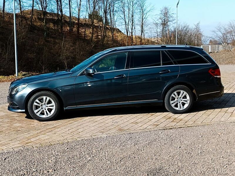 Gebraucht Mercedes E220 170 PS (125 kW) 2014 Grau Kombi