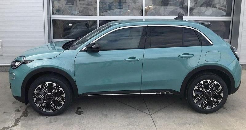 Neu Fiat 600 La Prima 145 PS (106 kW) 2026 Blau SUV