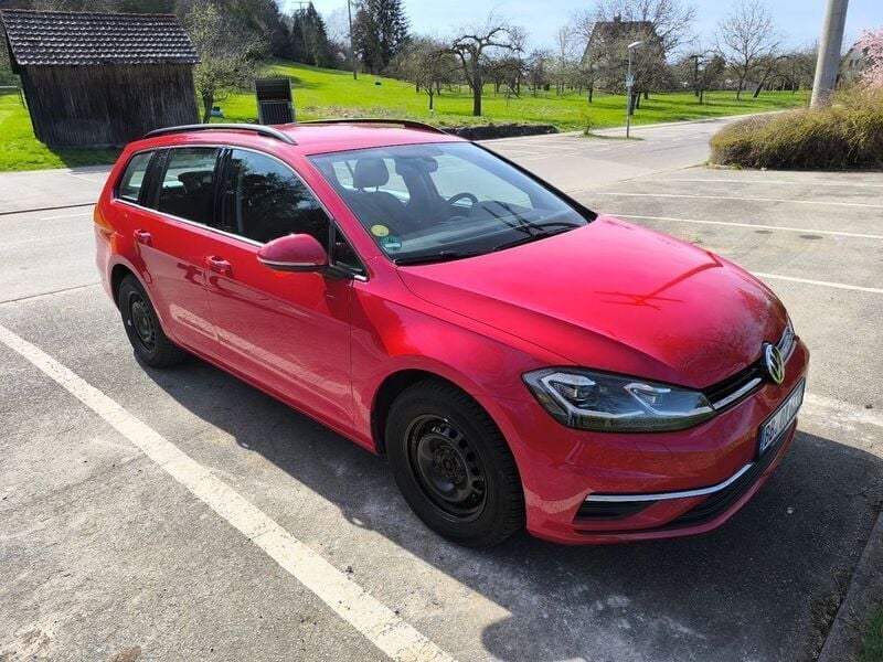 Rot Gebraucht 2017 VW Golf VII Comfortline Kombi | 9.200 € (Guter Preis) - Bild 1/4