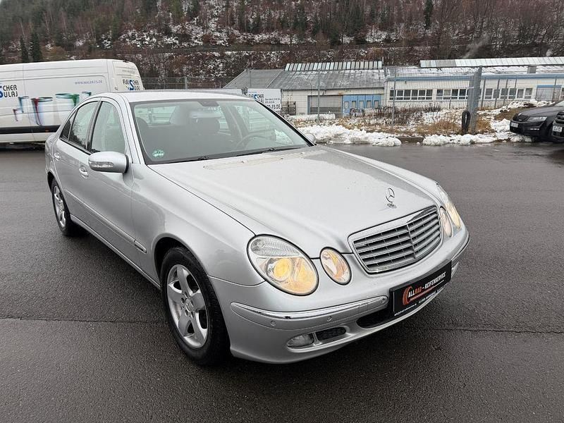 Gebraucht Mercedes E200 163 PS (119 kW) 2005 Silber Limousine